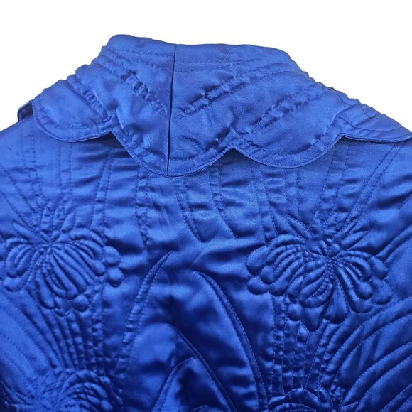 Vintage Nordstrom Blue Quilted Satin Robe With Scalloped Collar & Belted Waist - Picture 10 of 15